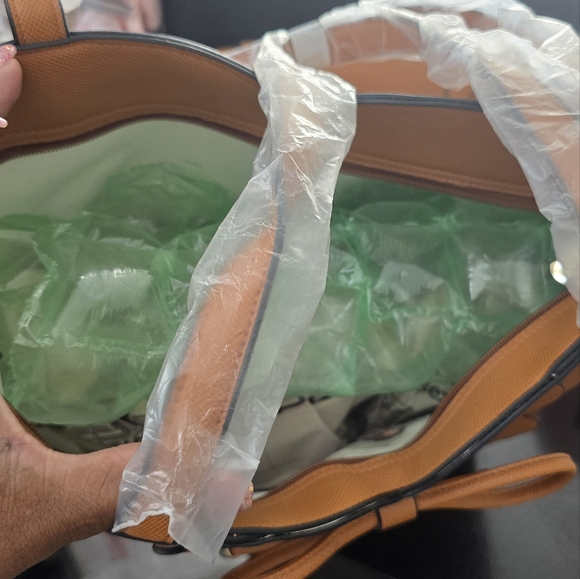 Elegant Tan Women's Bag Set - Picture 7 of 10